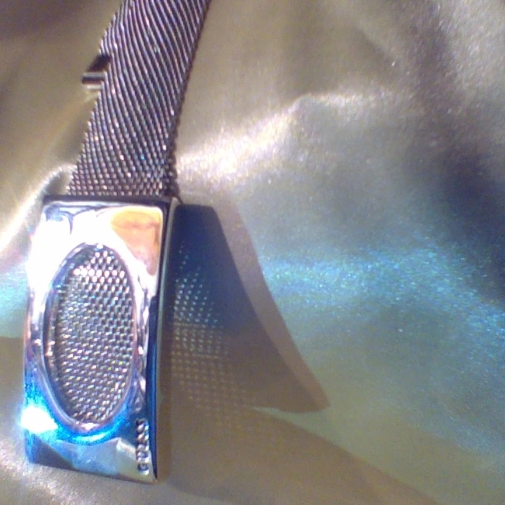 Guess - Picture 2 of 5